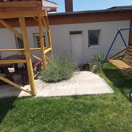 Lali Apartman Balatonudvari Exterior photo