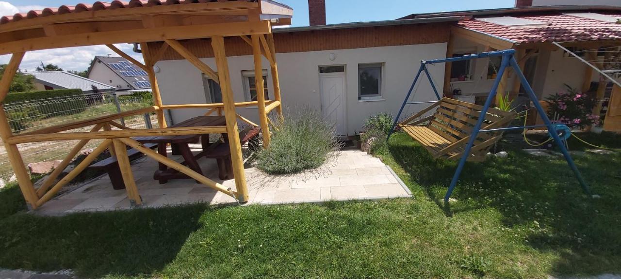 Lali Apartman Balatonudvari Exterior photo